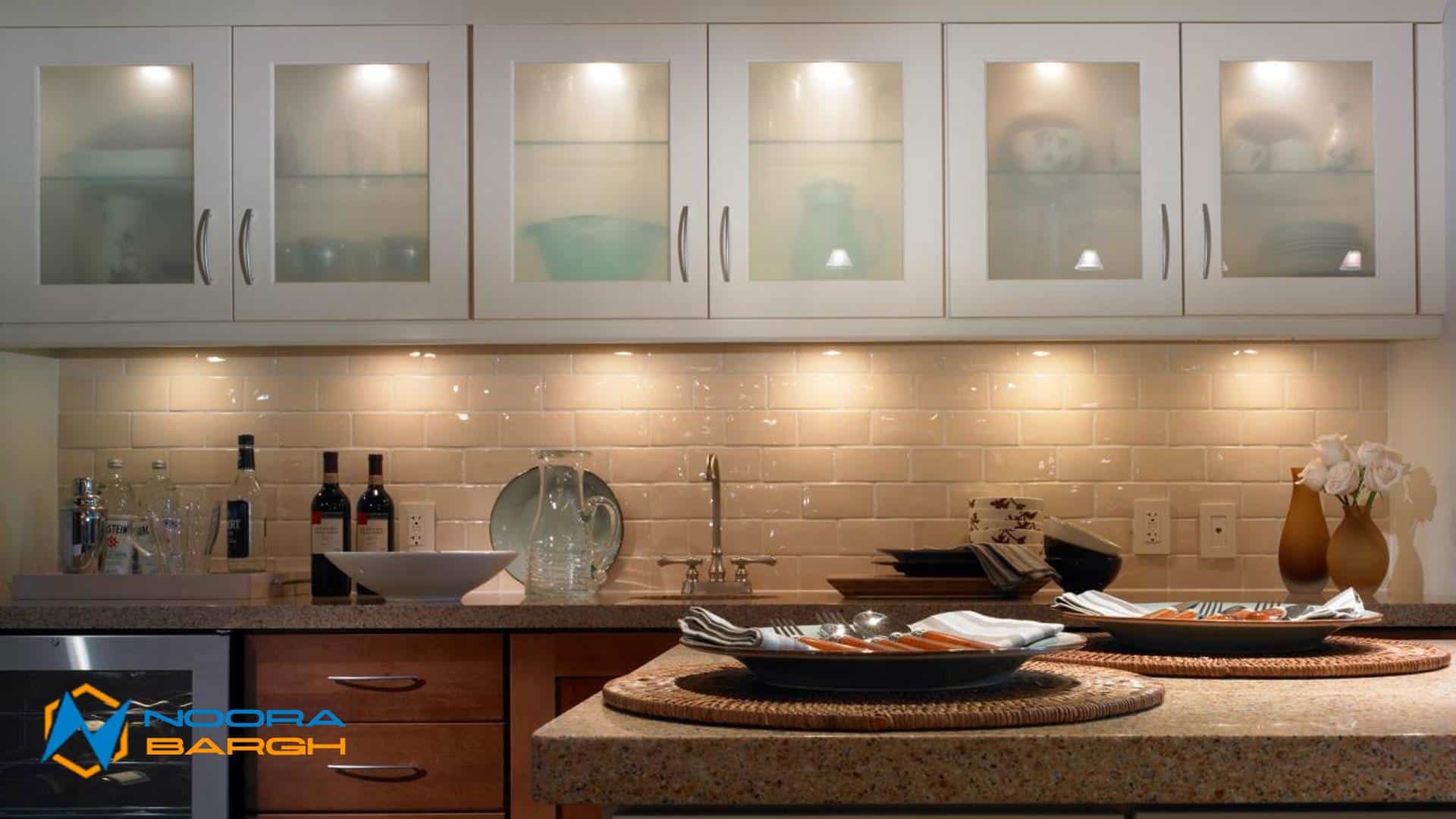 آشپزخانهای مدرن با نور تاکیدی